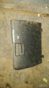 Бардачок Mitsubishi Carisma