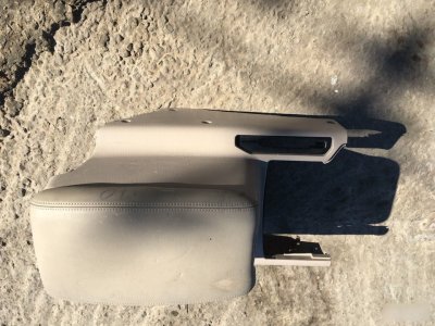Подлокотник Lexus LX 2000 470