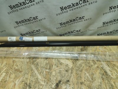 Молдинг стекла двери Mercedes C-Class W204