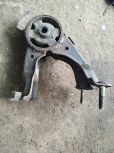 Подушка двигателя Toyota carina 1993 ST190