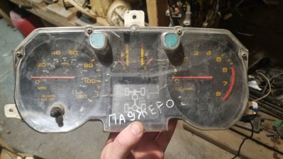 Щиток приборов Mitsubishi Pajero 2