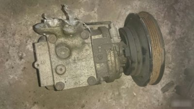 Компрессор кондиционера Toyota Avensis 1997-2000 T220