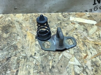 Скоба замка капота Mercedes Vito 2001 638