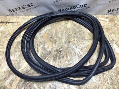 Уплотнитель стекла Mercedes Vito 2004 639