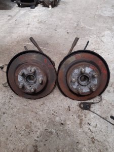 Кулак поворотный Lexus RX 2000 300