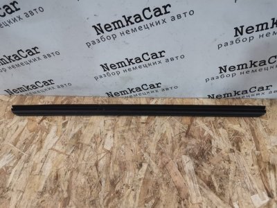 Уплотнительная резинка стекла Mercedes Vito 2008 639