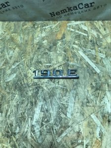 Эмблема на крышку багажника Mercedes 190 W201