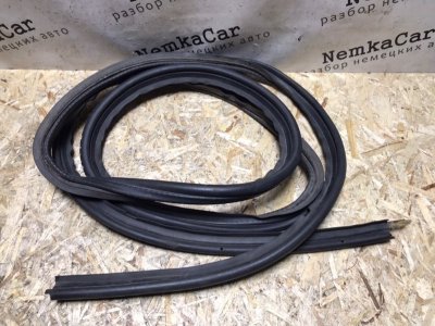 Уплотнительная резинка багажника Mercedes W124 1987
