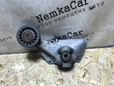 Кронштейн вискомуфты Mercedes W124 1987