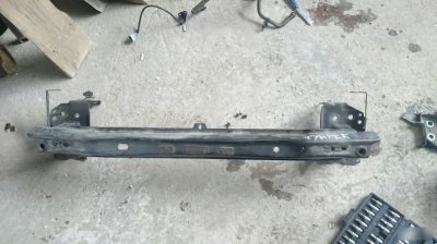 Усилитель бампера Volkswagen Touareg 2002-2006
