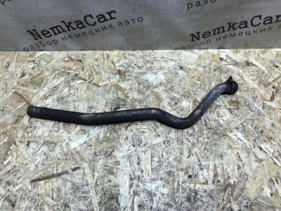Трубка помпы Mercedes W124 1987
