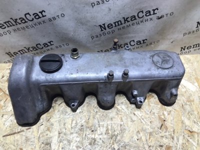 Крышка клапанная Mercedes w123 1985 Седан