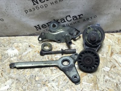 Натяжитель приводного ремня Mercedes W124 1987
