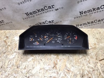Щиток приборов Mercedes W124 1987