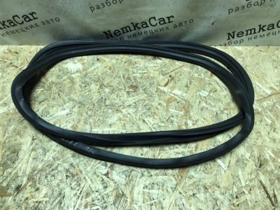 Уплотнитель стекла Mercedes Vito 2008 639