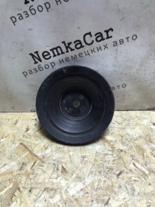 Шкив помпы Mercedes w123 1985 Седан