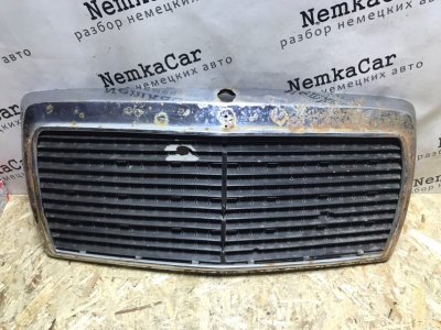 Решетка радиатора Mercedes W124 1987