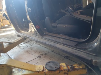 Порог кузова Mazda 3 2011 BL