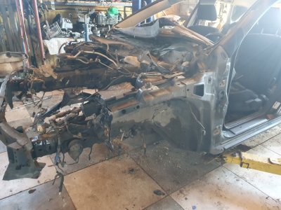 Передняя левая четверть Mazda 3 2011 BL