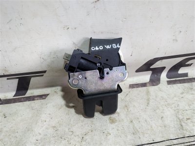 Замок крышки багажника Volkswagen Passat 2008 B6