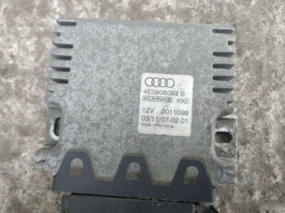 Блок управления топливного насоса Audi A8 D3