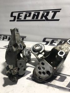Кронштейн опоры двигателя Volkswagen Passat B5+