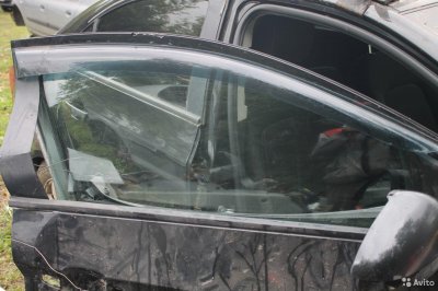 Chevrolet Aveo T300 стекло двери опускное