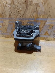 Подушка двигателя Volkswagen Passat 2009 B6