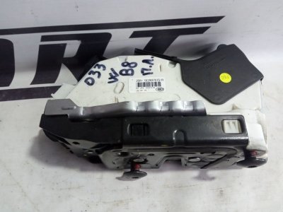 Замок двери Volkswagen Passat B8