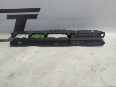 Блок аварийной кнопки Volkswagen Passat B8