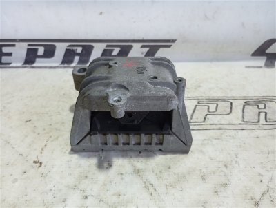 Подушка двигателя Volkswagen Passat 2006 B6