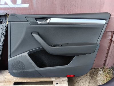 Обшивка двери боковой Skoda Superb 2015 III