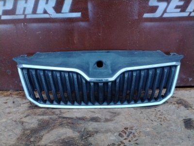 Решетка радиатора Skoda Superb B8