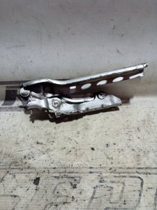 Петля капота Skoda Octavia 2009