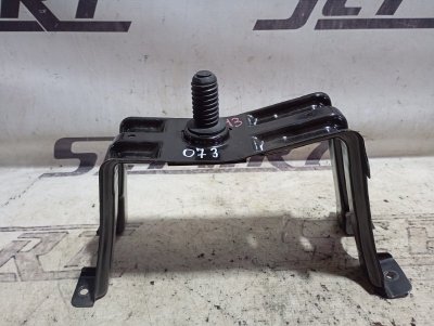 Кронштейн запасного колеса Audi Q5 2010 8R