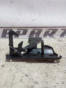 Крюк замка капота Audi A4 2006 B7