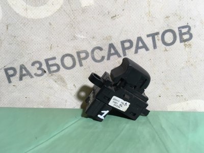 Кнопка стеклоподъемника Nissan Juke 2011