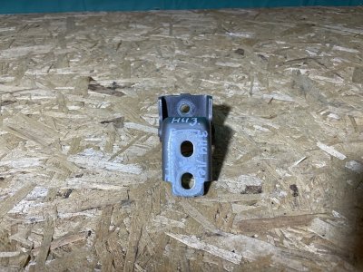 Петля двери нижняя Renault Megan III 2012 хэтчбек