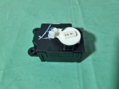 Сервопривод заслонки отопителя Nissan Tiida C11 2013