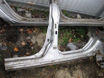 Стойка средняя с частью порога Nissan Primera P12 2004 седан