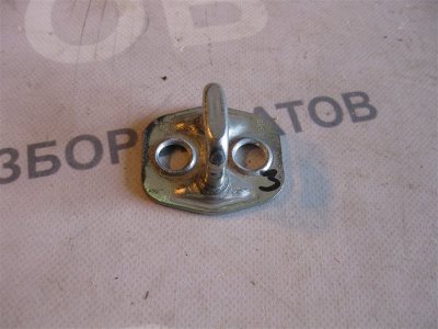 Ответная часть замка двери Nissan Primera P12 2003 хэтчбек