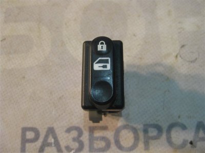 Кнопка центрального замка Nissan Primera P12 2004 седан