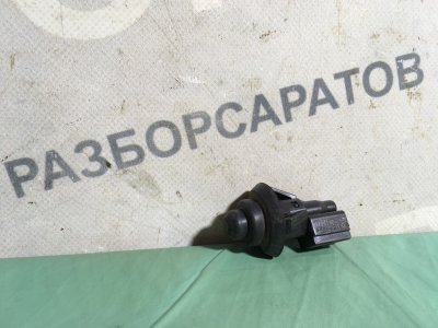 Концевик двери Renault Logan 2007