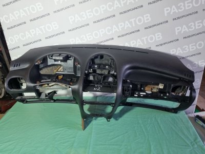Торпедо Peugeot 206 2004 хэтчбек
