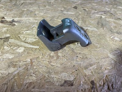 Петля двери нижняя Renault Megan III 2012 хэтчбек