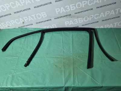 Уплотнитель стекла двери BMW 3 E90 2011 седан