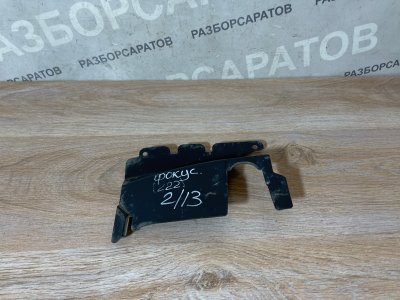 Дефлектор радиатора верхний Ford Focus 2007 хэтчбек