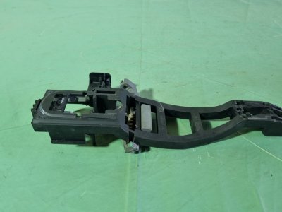Кронштейн ручки двери наружной Ford Kuga 2009