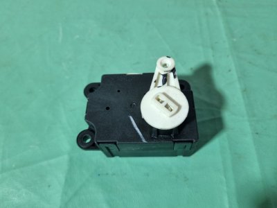 Сервопривод заслонки отопителя Nissan Tiida C11 2013