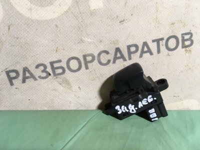 Кнопка стеклоподъемника Nissan Juke 2011